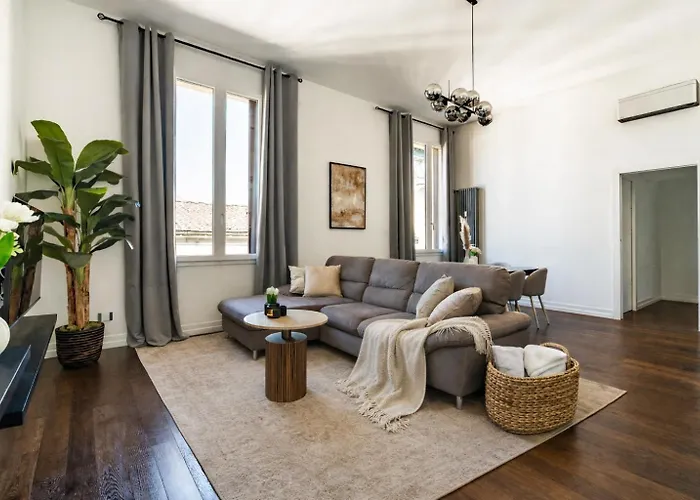 Noe Luxe With Parking On Request Apartament